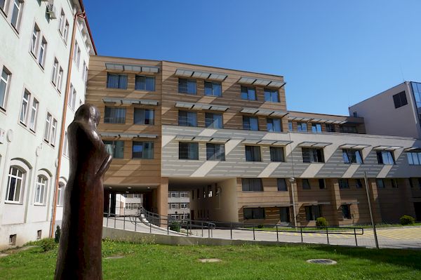 Korhaz foto 2020 tata